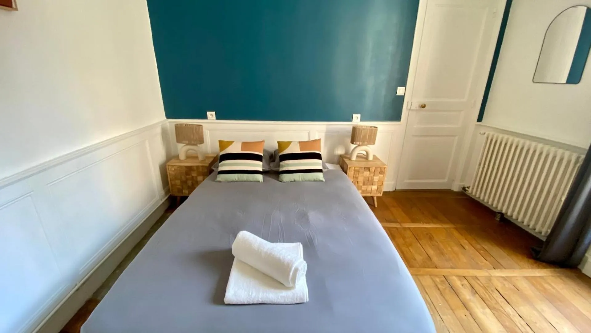 Spacieux Pour 10 Personnes Au Coeur De Rennes Apartment
