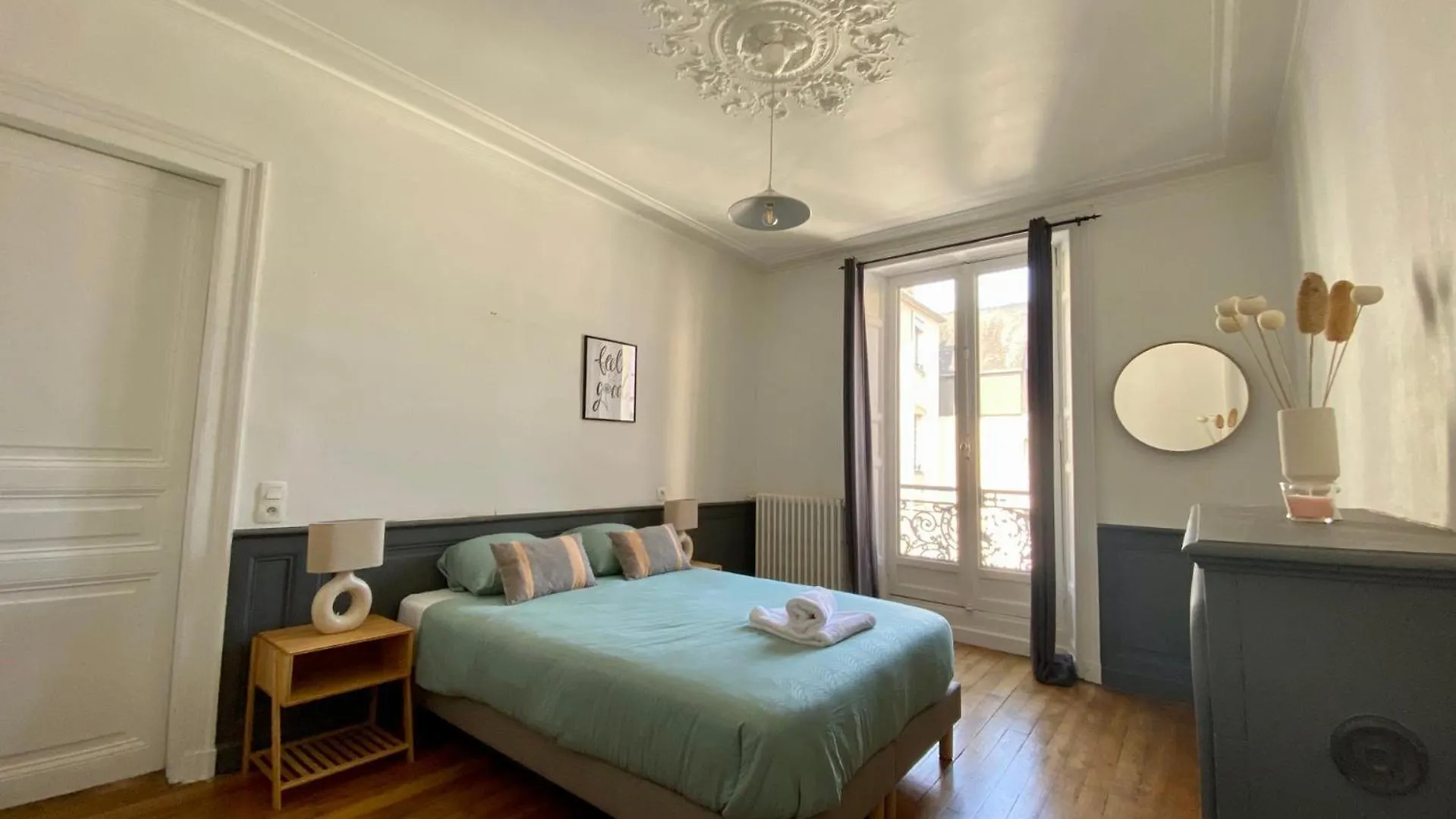Spacieux Pour 10 Personnes Au Coeur De Rennes France